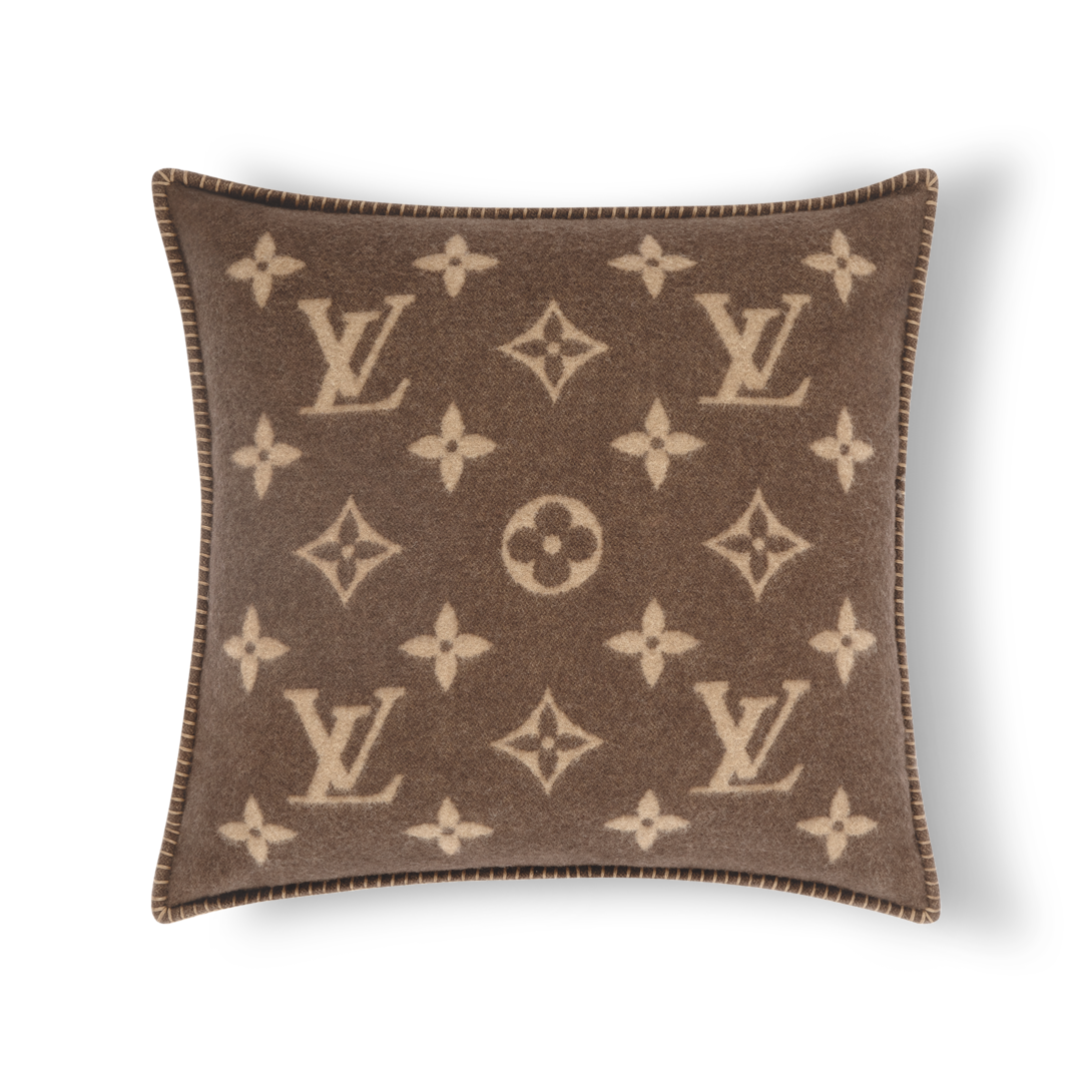 Louis vuitton 2025 blanket and pillow